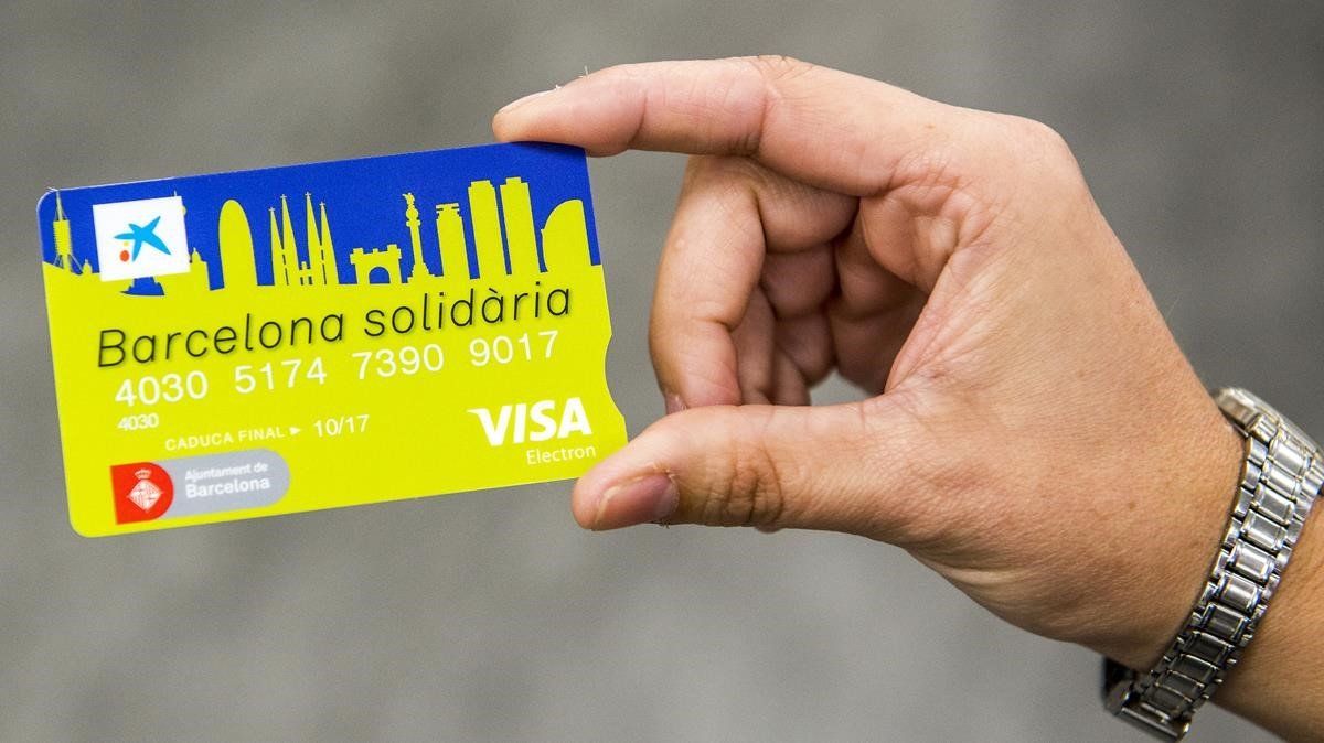 Barcelona ya entrega ayudas sociales en una sola tarjeta, sin intermediarios, como AMLO quiere