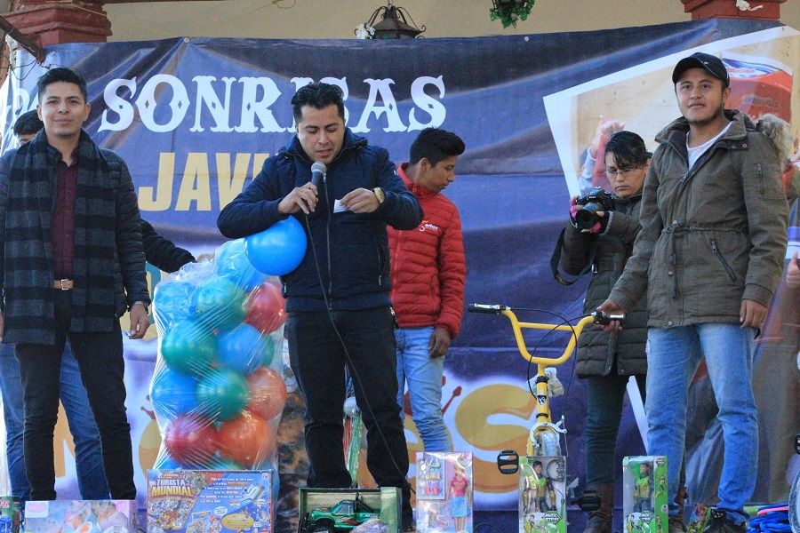 Antorcha lleva alegría a los niños de Nicolás Romero