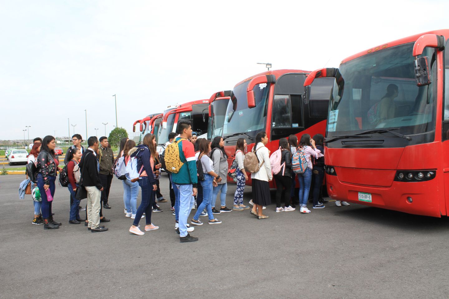 Gobierno local reanuda programa Chimalhuami, brindando transporte gratuito a universitarios

 