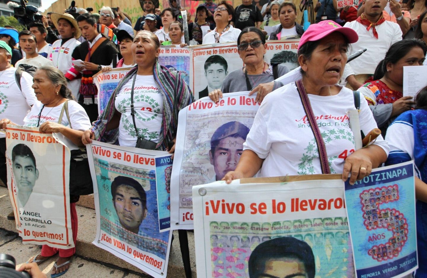 Encuentran restos que podrían pertenecer a los 43 normalistas de Ayotzinapa