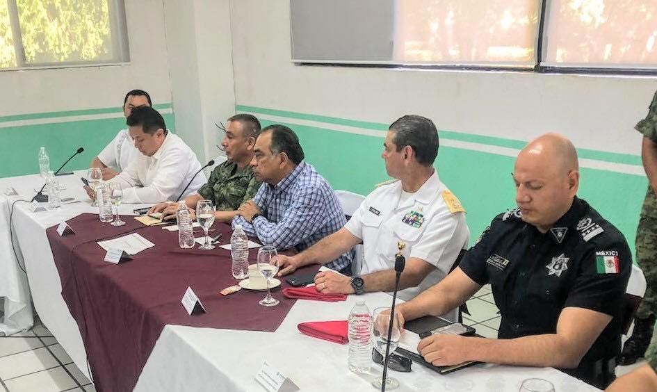 Encabeza el gobernador reunión de seguridad con alcaldes de Tierra Caliente 