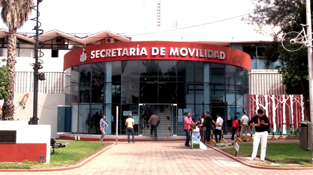 La SEMOV y transportistas acuerdan exentar ajuste de tarifas a estudiantes de Sendero Seguro