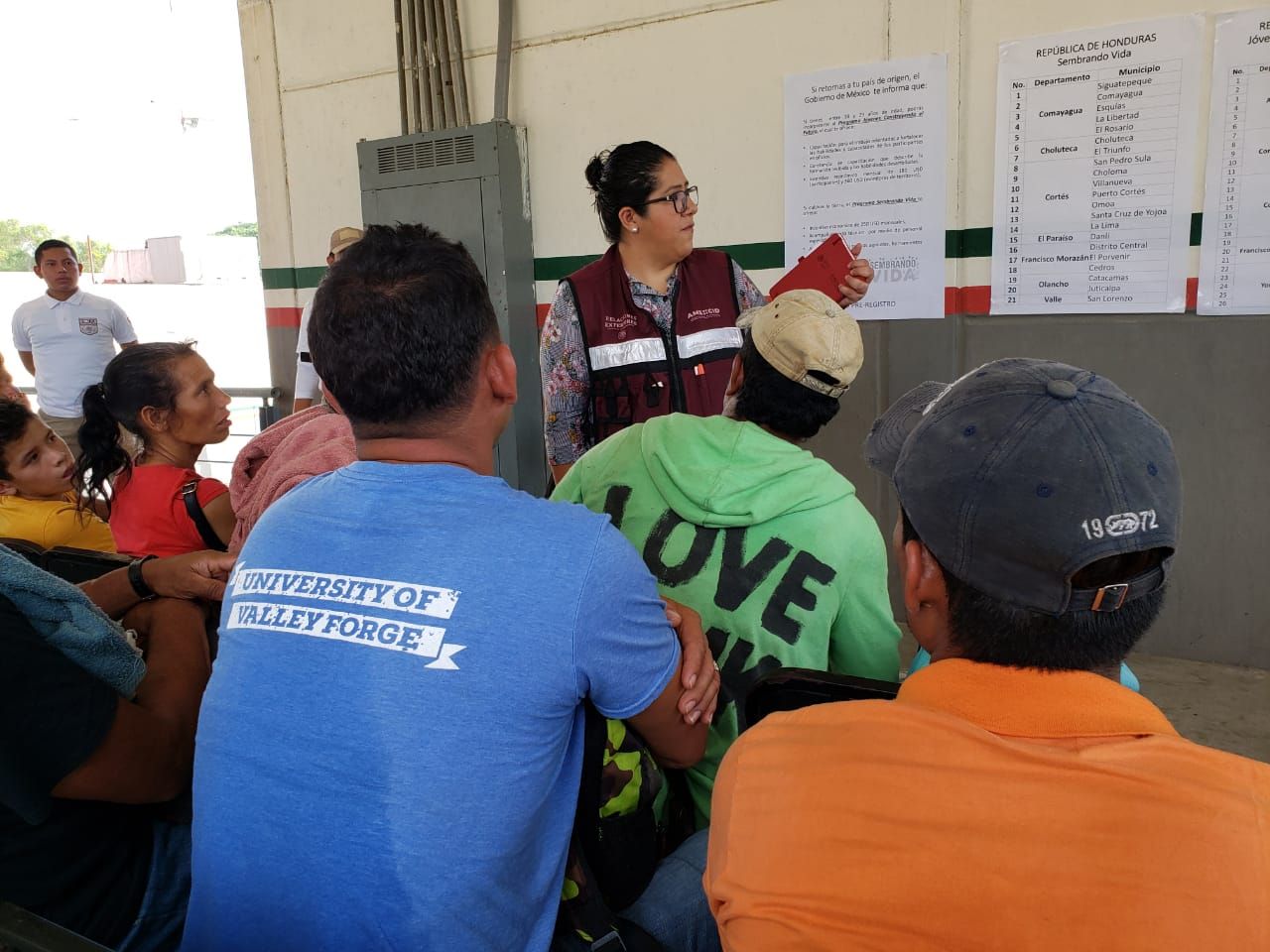 Brinda INM información y atención a personas migrantes que solicitan su ingreso por la frontera sur