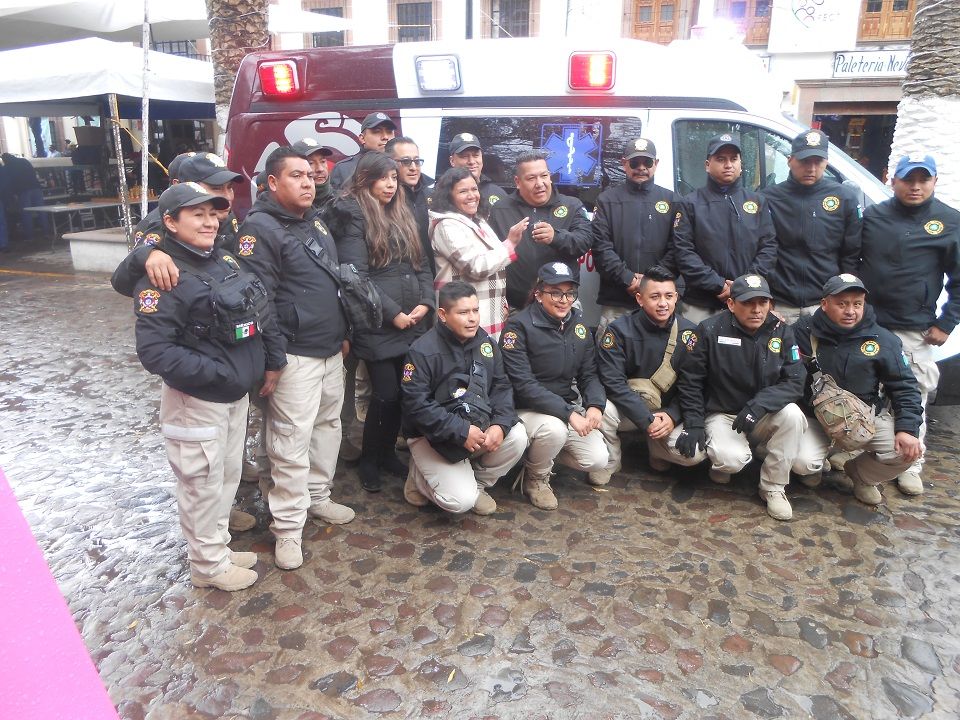 Ayuntamiento entregó ambulancia en Tepetlaoxtoc