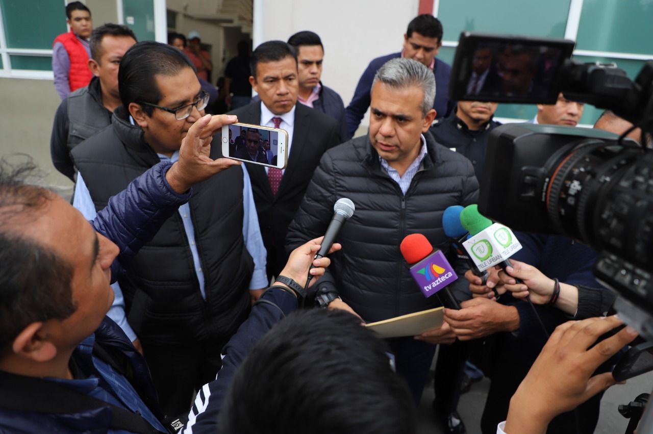 Alcalde de Ecatepec presenta a 2 policías ante la Fiscalía mexiquense