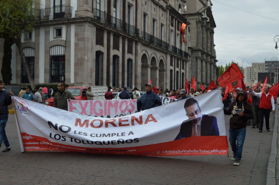 Ciudadanos de Toluca exigen obras y servicios a Juan Rodolfo Sánchez Gómez