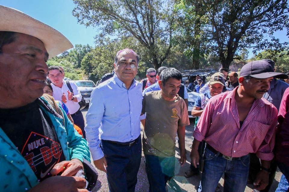 Diálogo directo del gobernador con pobladores de Alcozacán logra levantar bloqueo carretero 