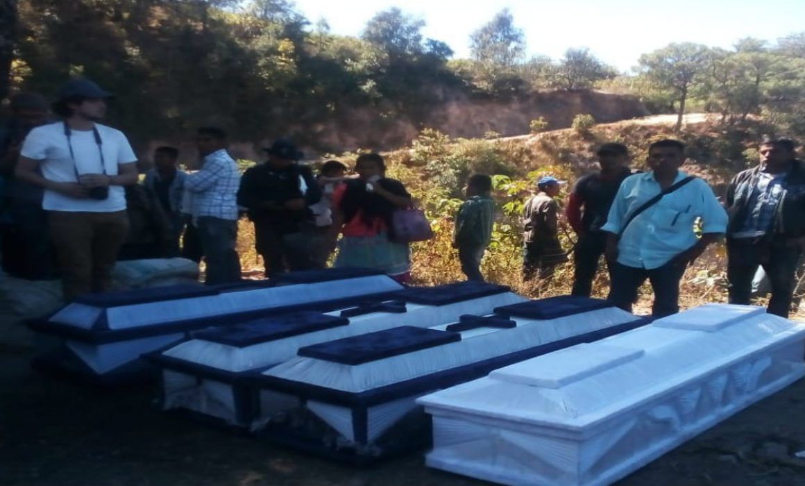 Sepultan a los otros 5 músicos indígenas asesinados en Chilapa