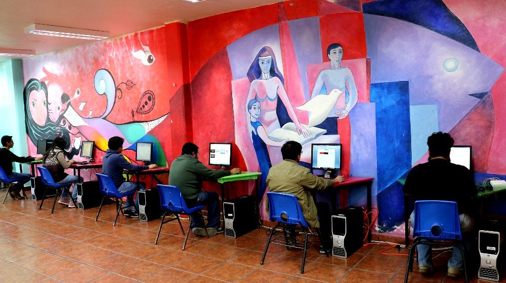 El Gobierno mexiquense dona equipo de cómputo a biblioteca municipal de Amecameca 
