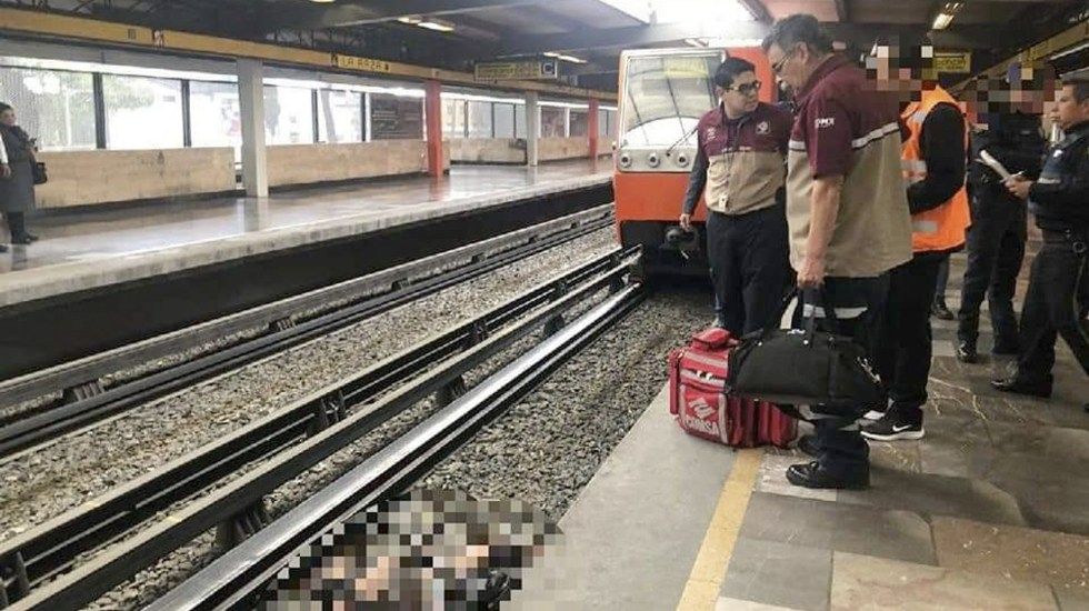 Muere hombre tras arrojarse a las vías del Metro de la Ciudad de México
