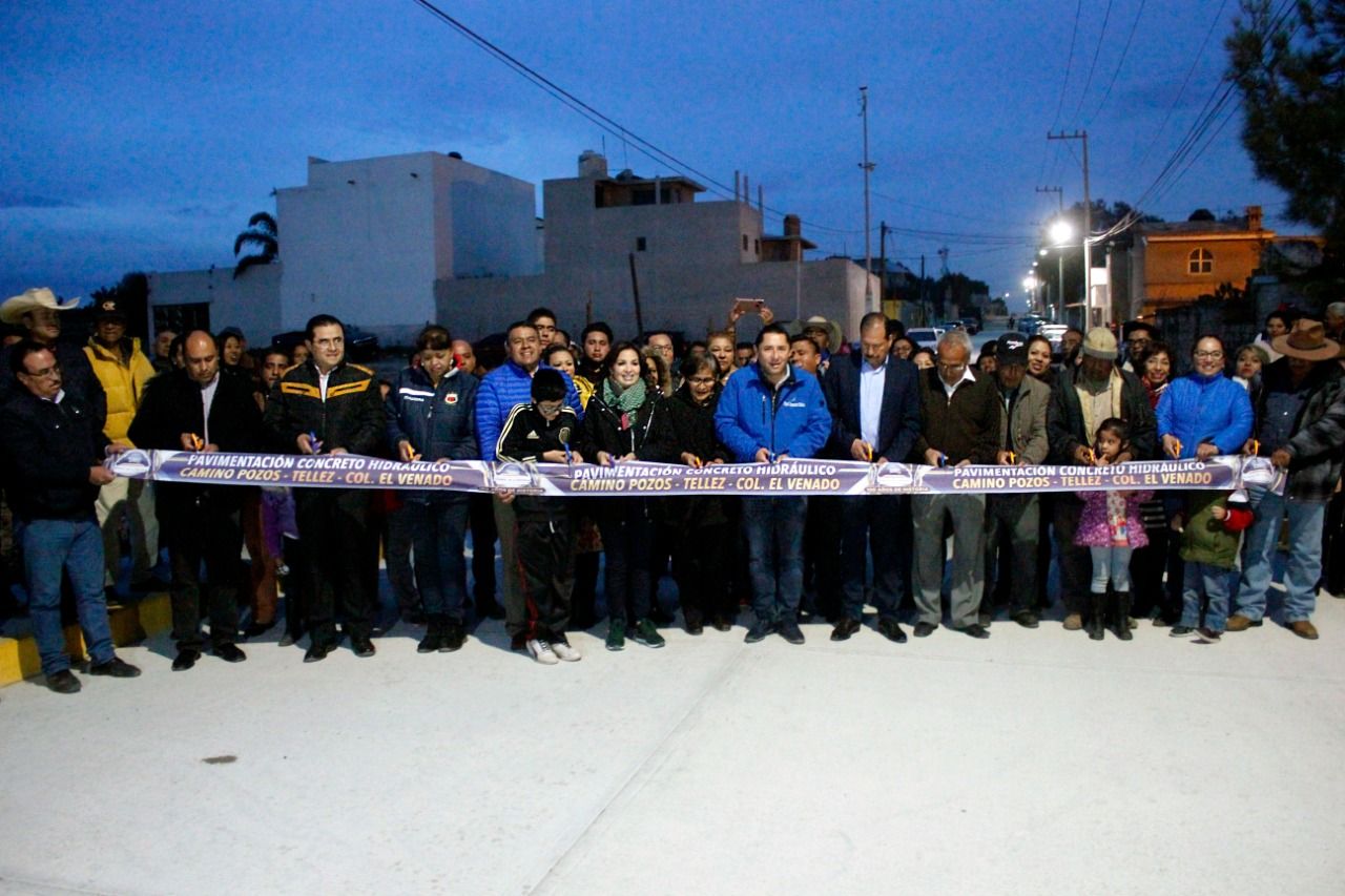  Inaugura alcalde Raúl Camacho, pavimentación de concreto en camino a Pozos - Tellez en el Venado  