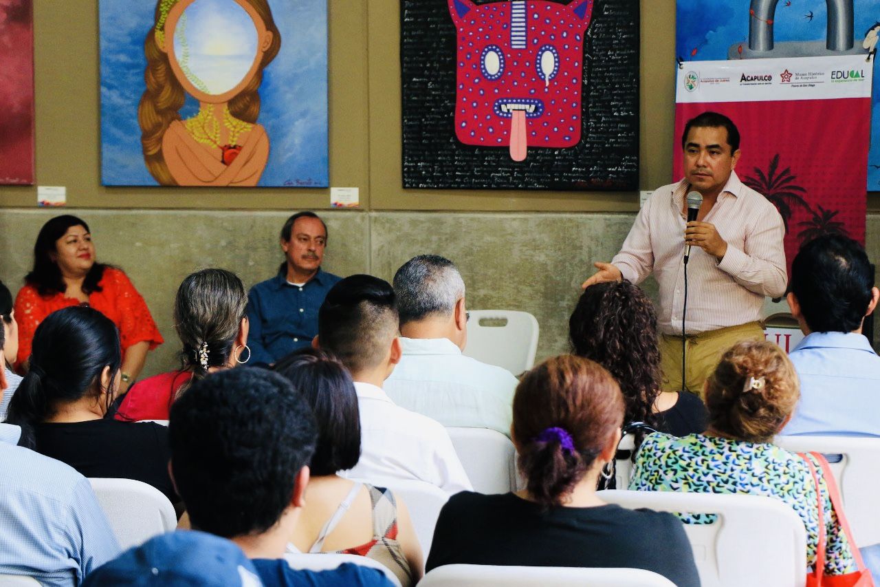 Presenta Fritz Glockner su obra ’Los años heridos’ en Acapulco 