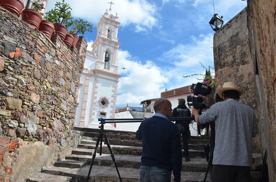 La mediateca del INAH trabaja para crear el acervo cultural de las zonas de monumentos históricos en Taxco. 