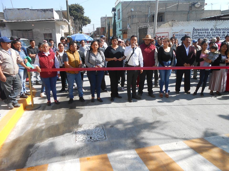 Pavimentan calles en colonización de Chicoloapan