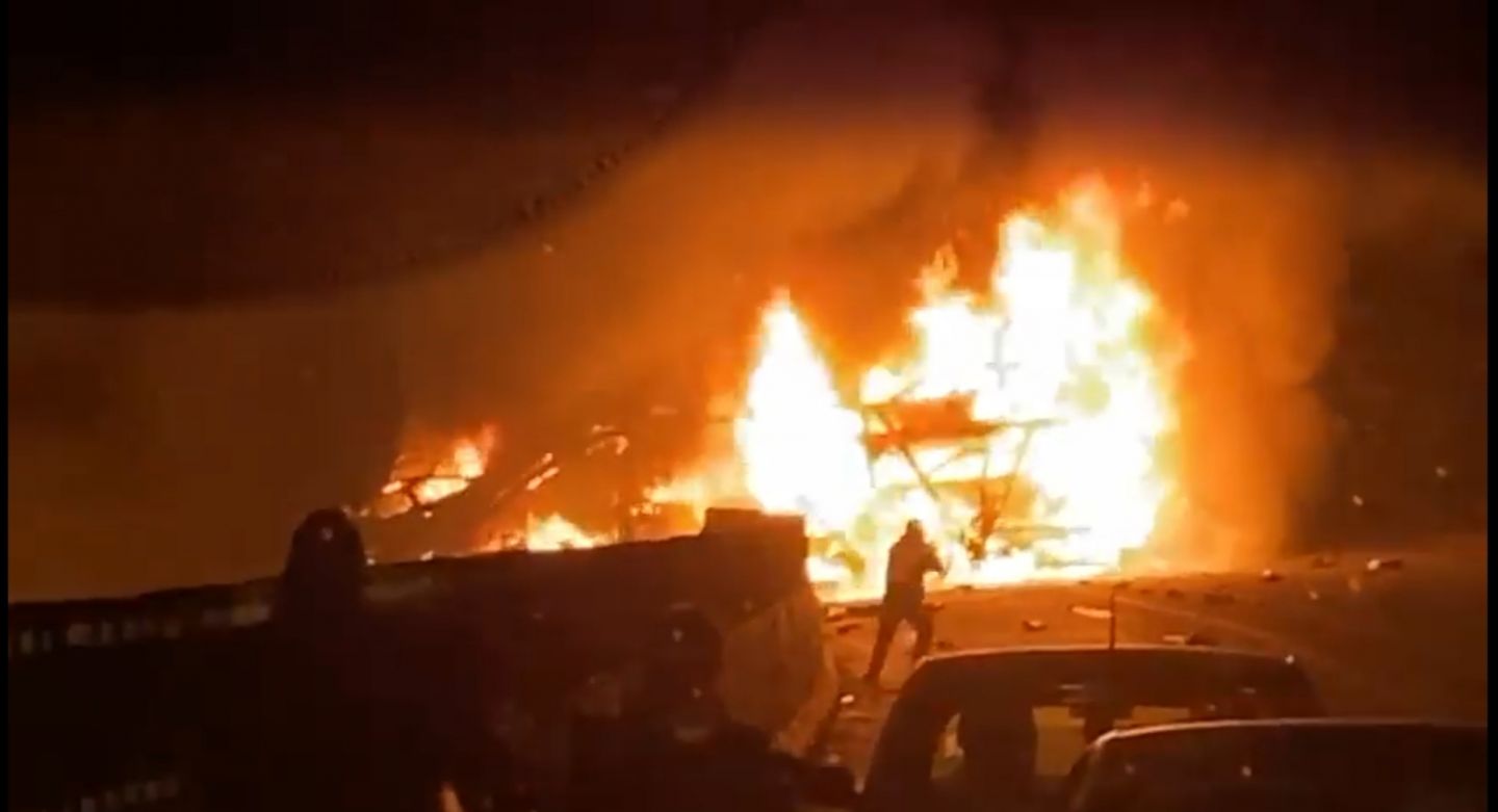 Se incendia trailer que transportaba automóviles en la autopista México - Puebla