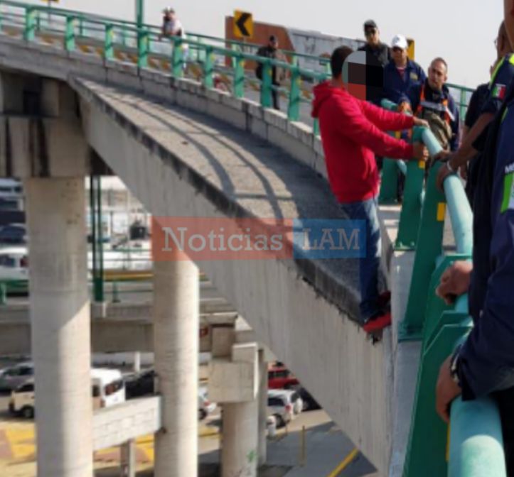 Presunto feminicida intentan aventarse de un puente; es rescatado