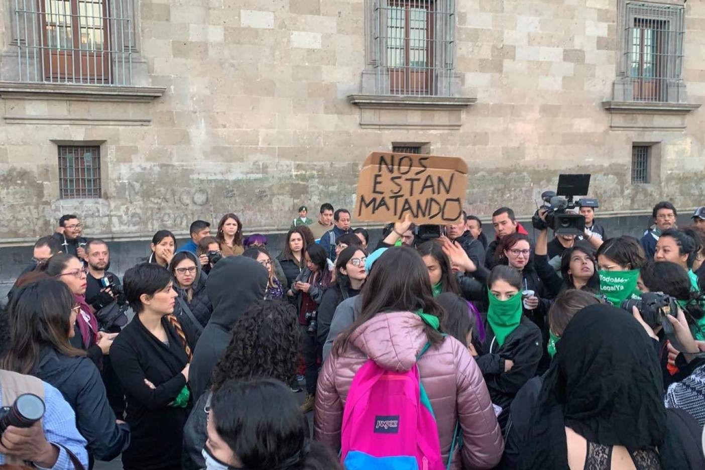 Feministas protestan por Fátima frente a Palacio Nacional
