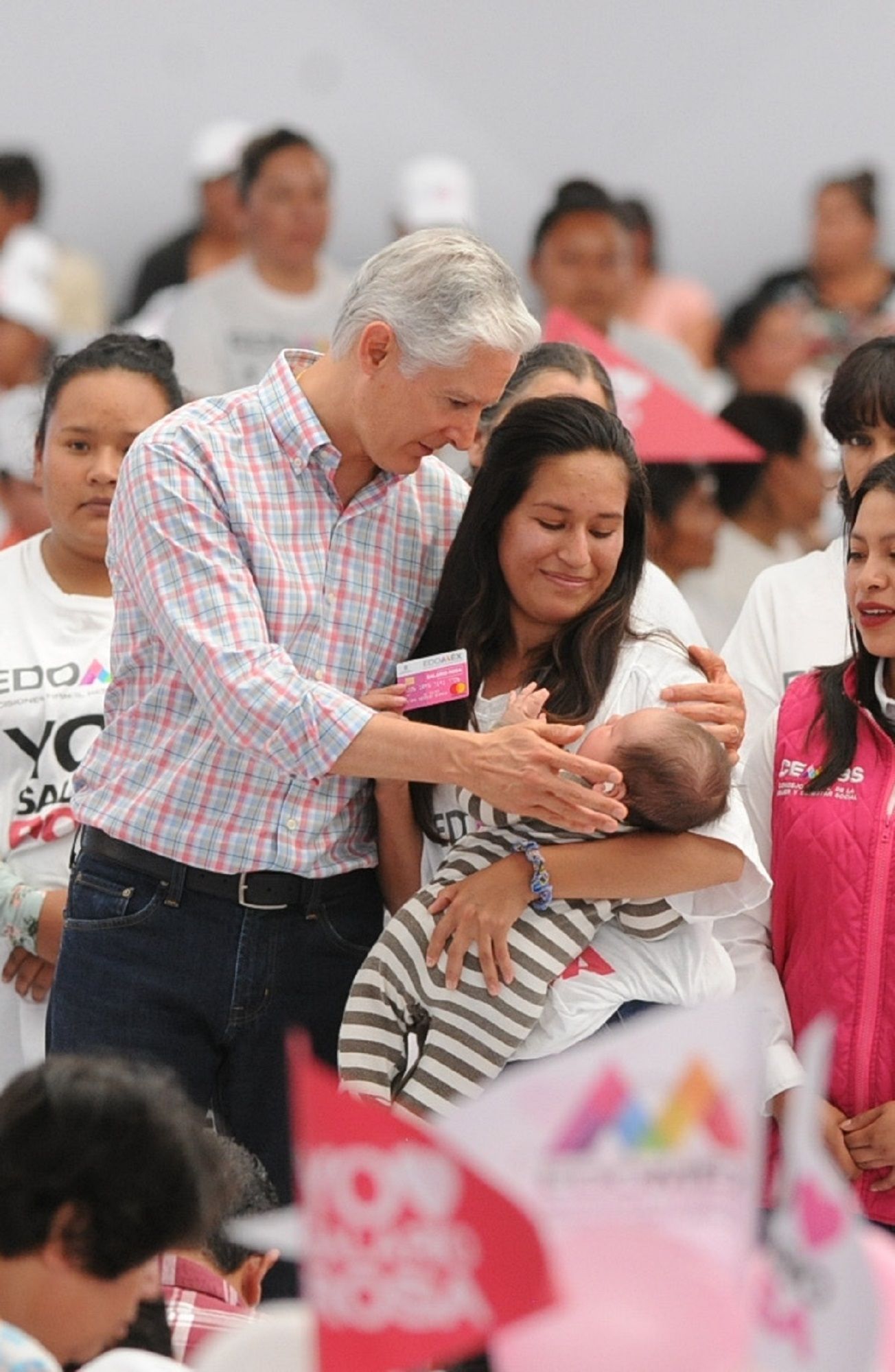  Más de 220,000 tarjetas rosas ha otorgado el gobierno del Estado de México 