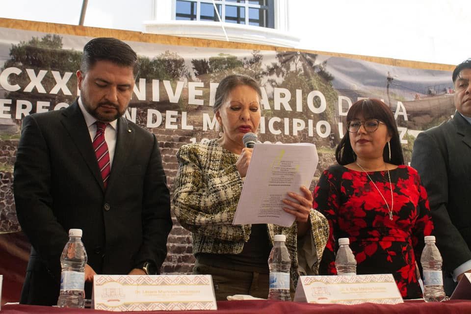 Encabeza la alcaldesa de La Paz Olga Medina el 121 Aniversario de la Ereccion del municipio el acto se dio duran la 5ta. Sesión de Cabildo