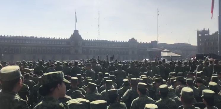Celebran 107 Aniversario del Ejército en el Zócalo 