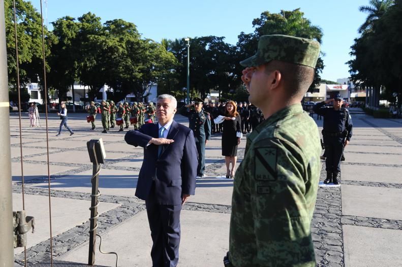 Secretario de Seguridad iza bandera en conmemoración del 107 Aniversario del Ejército Mexicano
