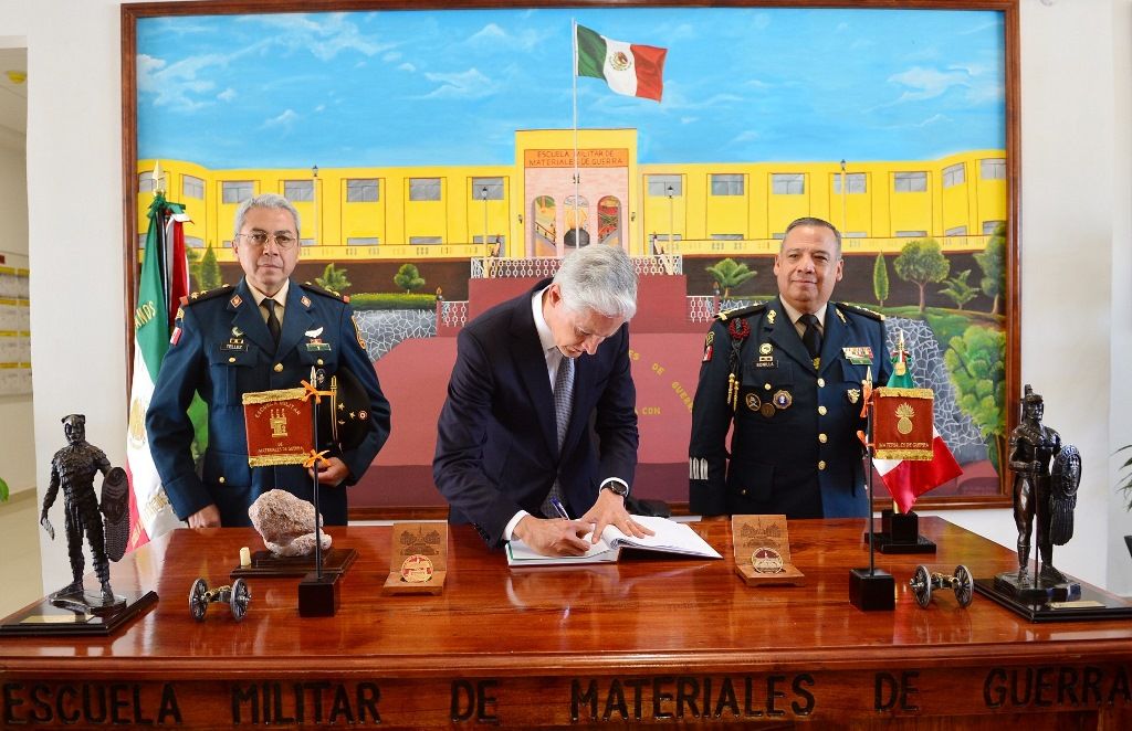 Alfredo del Mazo reconoce compromiso del ejército mexicano para dar mejores condiciones de seguridad a los mexiquenses     