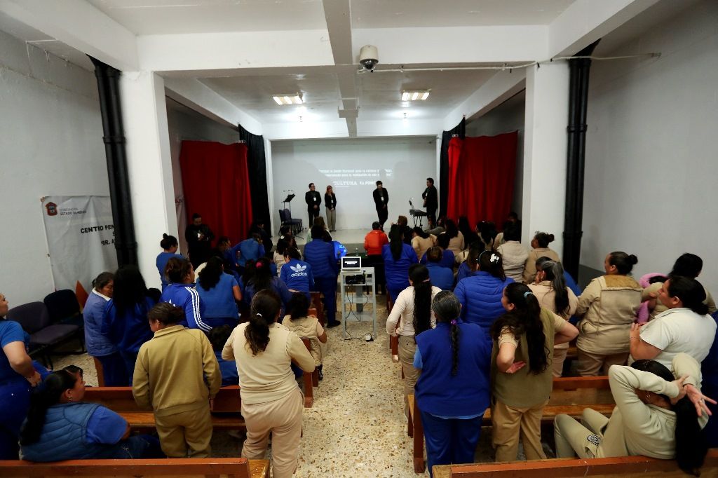 La Ópera Cinema conmueve a mujeres de Centro Penitenciario de Texcoco 