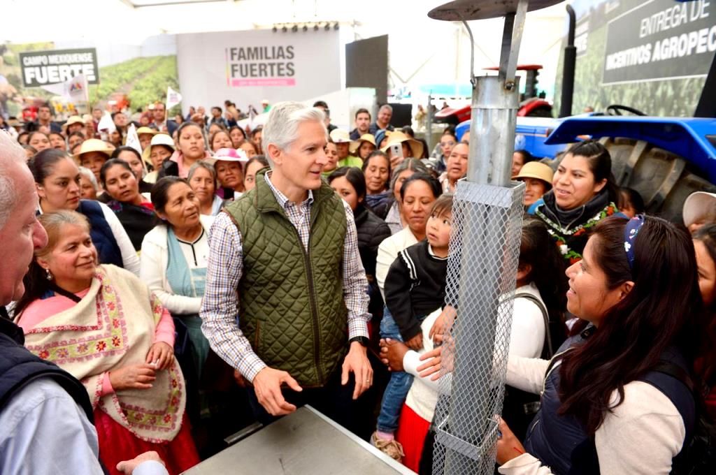 Alfredo del Mazo entrega incentivos agropecuarios para productores del norte del Estado de México
