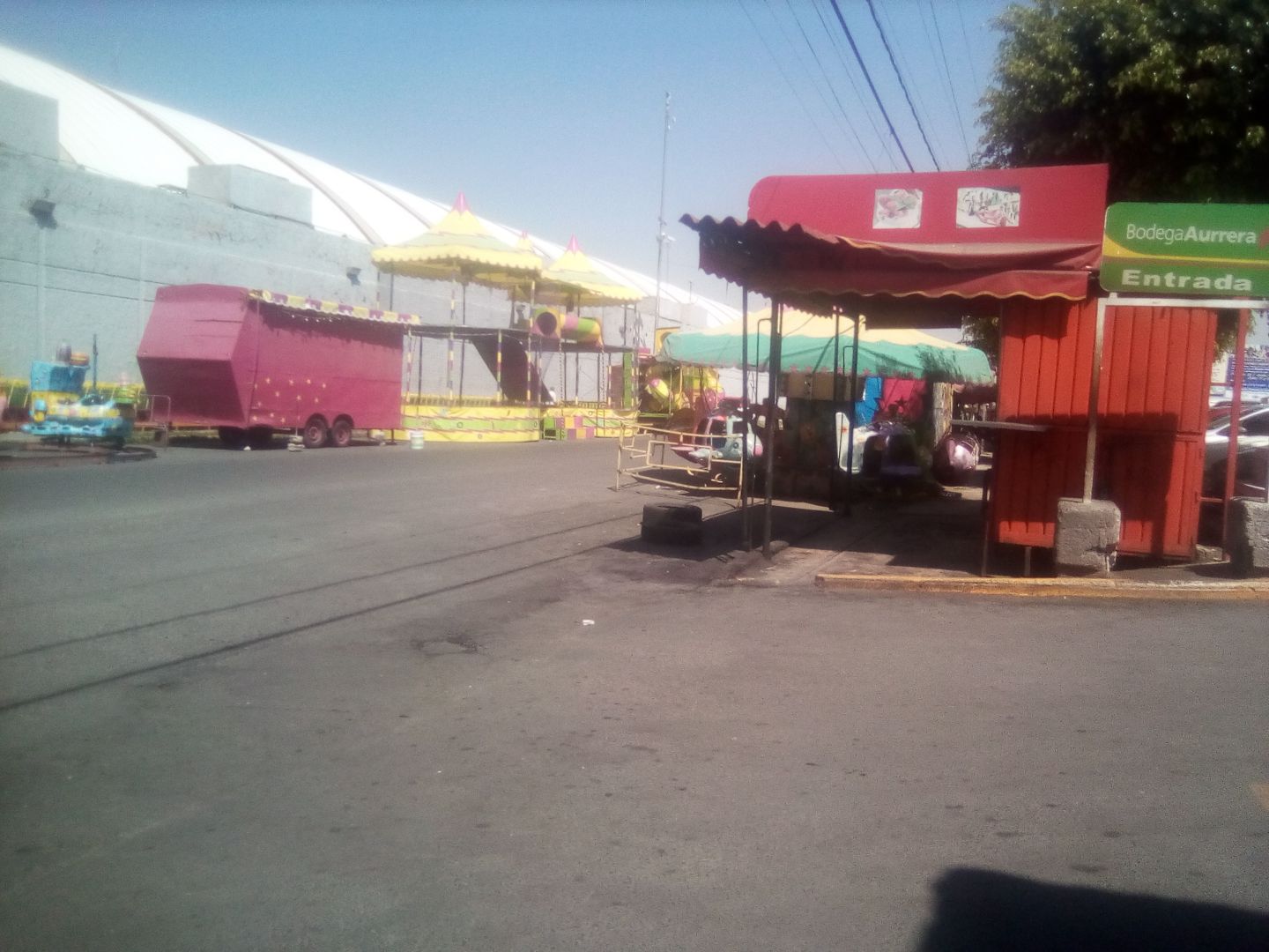 Ciudadanos de la primera, segunda y tercera sección de la colonia Metropolitana acusan al edil Juan hugo de la Rosa de fomentar el comercio informal