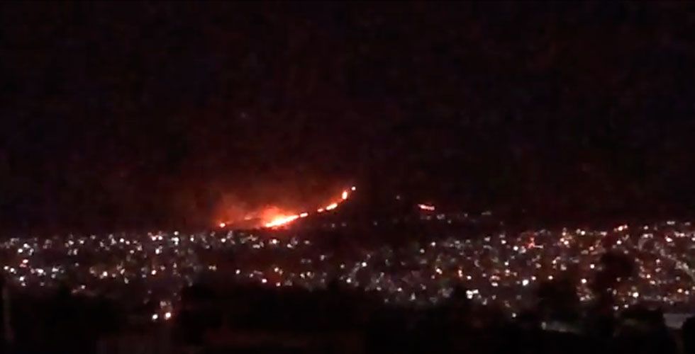 Fuerte incendio se presenta en cerro de Ixtapaluca