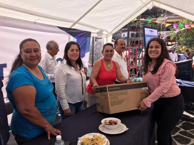 Celebran en Taxco el tradicional concurso de albóndigas en el barrio de Ojeda. 