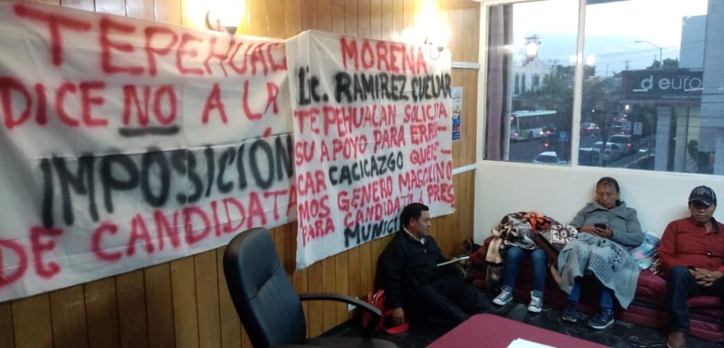 En Hidalgo morenistas toman comité estatal en repudio a injerencia de Carolina Viggiano en candidaturas