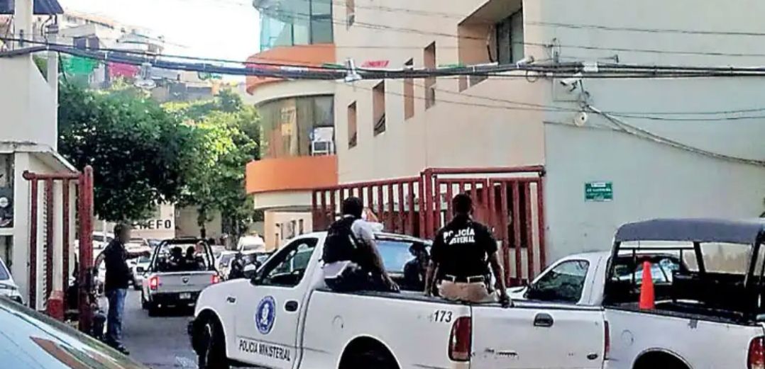 Fiscalía de Guerrero obtiene vinculación a proceso de menor acusado como probable responsable del delito de feminicidio de adolescente en Acapulco.