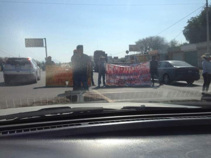 Integrantes de Avance bloquean carretera México - Laredo