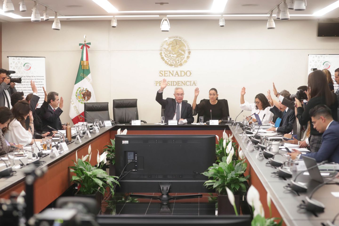 Ratifican en Comisiones a embajador de México en Haití