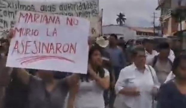 En Huejutla, Hidalgo realizan marcha en demanda de justicia por feminicidio de normalista