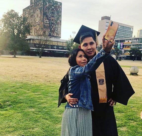Yalitza Aparicio festeja la graduación de su novio