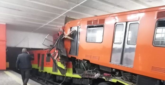 Chocan trenes en metro Tacubaya, pesar por persona fallecida
