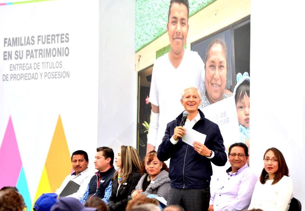 Alfredo del Mazo sigue con el Programa Familias Fuertes en su Patrimonio dando certeza jurídica a los mexiquenses

