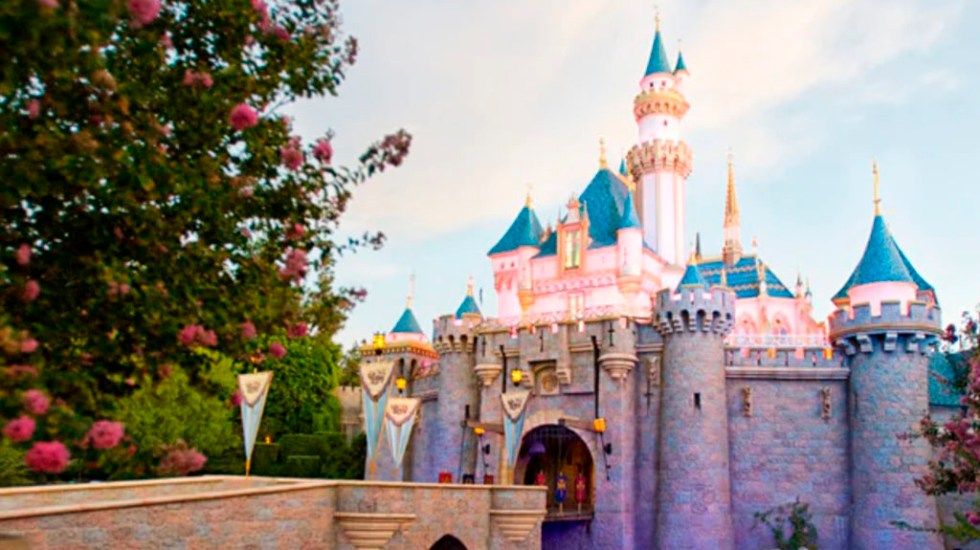 Disney cierra su parque en California como medida preventiva por el coronavirus.