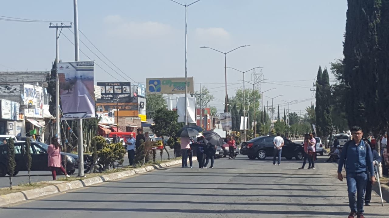 En Tizayuca bloquean avenida por falta de agua