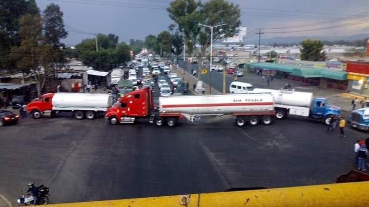 Carretera federal México Texcoco cerrada a la altura de Centro Cultural