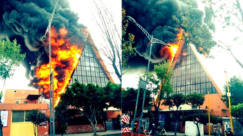 Se incendia la parroquia Nuestra Señora Aparecida del Brasil en la Jardín Balbuena