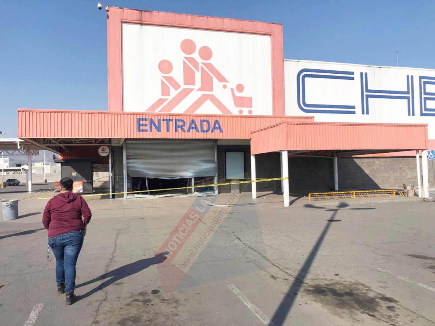 Grupo de ladrones saquea una tienda "Chedraui" en Tecámac