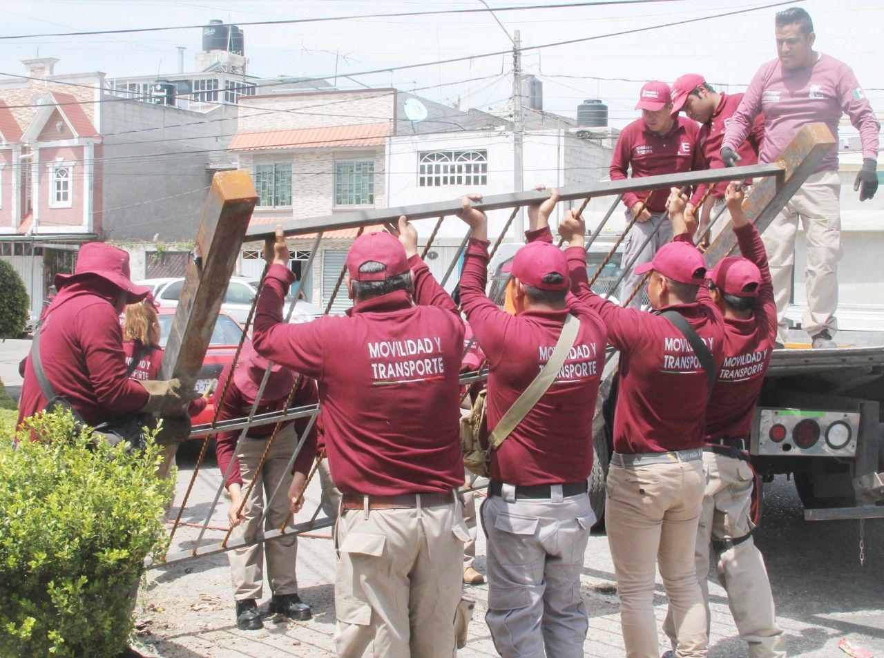 
Realizan operativos para liberar 44 vialidades cerradas con rejas en Ecatepec