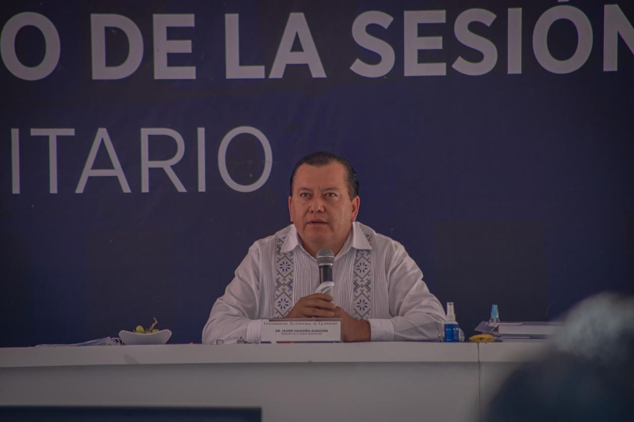 Entrega Javier Saldaña su tercer informe de labores como rector de la UAGro