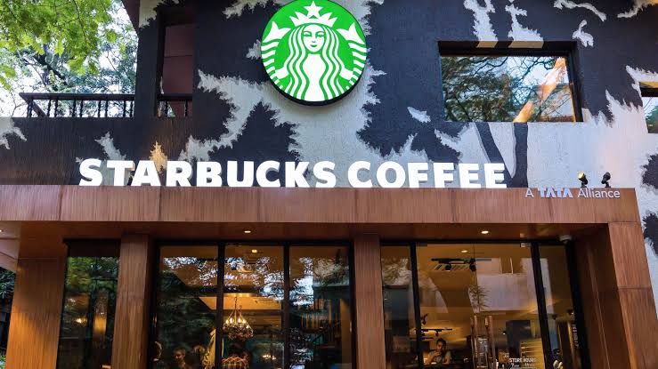 No sólo Starbucks cobra "impuesto por ser limitado", tampoco pagará a sus empleados 