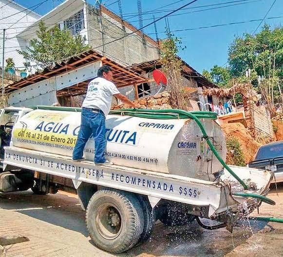 Refuerzan en Acapulco reparto de agua potable en pipas 