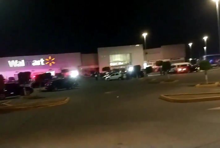 Encapuchados roban centro comercial  "Puerta Texcoco"