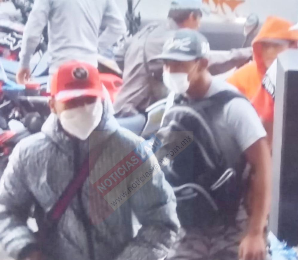 Mas de 15 sujetos hurtan pantallas y telefonía celular de tienda Elektra en Chimalhuacán